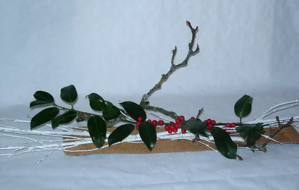 Chemin de table–– composition florale artistiques de Florence Boutoulle, tirées d’une œuvre originale, proposées par Fébécréations.fr