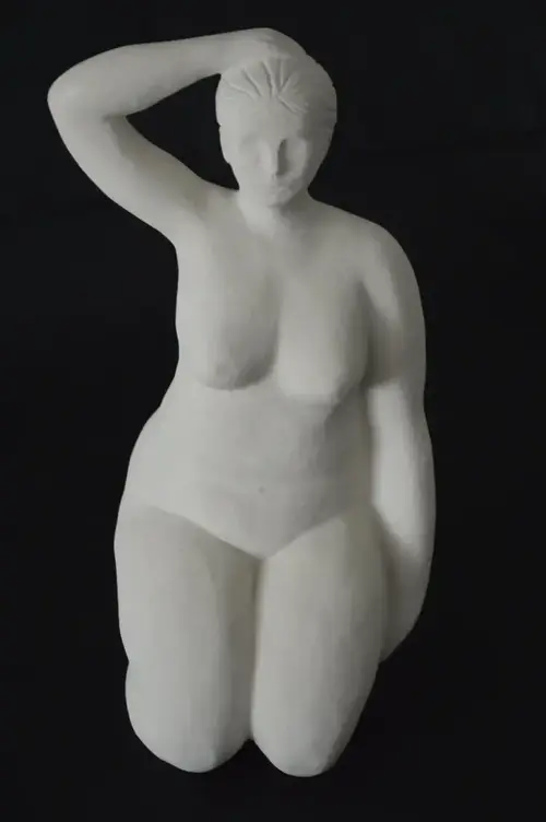 Ondine-sculpture-realisee-en-pierre-blanche-format-40x36x22cm-vue-de-face-artiste-Florence-Boutoulle-Febecreations Sculpture intitulée ‘Ondine’, réalisée en pierre blanche, format 40x36x22 cm, vue de face – artiste Florence Boutoulle – Fébécréations.fr