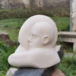Rêve - Buste en pierre vue de profil gauche - 30 X 32 X 20 cm - réalisation réalisation de l'artiste Florence Boutoulle - fébécréations